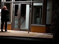 Дилдо, Затыкание рта, На публике, Трансы