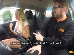 アナル, ブロンド, 車, 指いじり, なめる, アウトドア, オマンコ, 妻