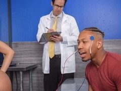 Grote mammen, Pijpbeurt, Rondborstig, Hondjeshouding, Moeder die ik wil neuken, Sportoefening, Strippen, Tieten likken