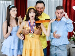 18 ans, Gros cul, Grosse bite, Gros seins, Sucer une bite, Le plan cul à quatre, Maigrichonne, Adolescente