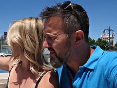 Gros seins, Sucer une bite, Tir de sperme, Hd, Mère que j'aimerais baiser, Public, Chevaucher, Nénés