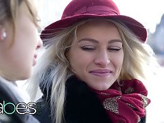 Geile alte tussi, Fingern, Küche, Lesbisch, Milf, Mutti, Flotter dreier