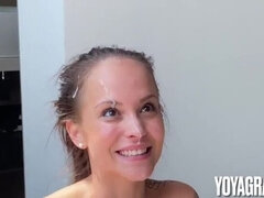 Lécher le cul, Sucer une bite, Brunette brune, Tir de sperme, Lécher le sphincter, Adolescente