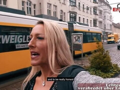 69 negenenzestig, Grote kont, Laarzen, Flashing, Ondergoed, Buiten, Geschoren, String