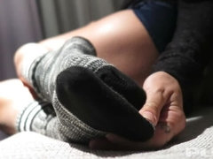 Braunhaarige, Füsse, Natürlichen titten, Abendanzug, Socken, Tätowierung, Scherzbold, Titten