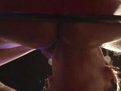 Amerikaans, Mooie dikke vrouwen, Grote lul, Badpak, Naakte man aangeklede vrouw, Likken, Anaal likken, Tietenklus