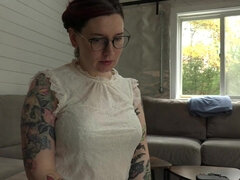 Bettie Bondage - Mommy's feet are yours - Big tits