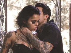 Zwart, Laarzen, Bruinharig, Fetisj, Handbeurt, Moeder die ik wil neuken, Tatoeage, Slet