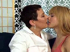 Lamer culo, Morena, Madura, Lesbiana, Masturbación, Mamá, Orgasmo, Tabú