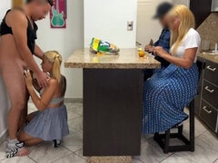 Anal, Brunette brune, Fille, Queue, En levrette, Famille, Hd, Jupe