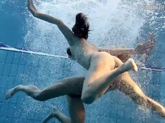 Cul, Gros cul, Fétiche, Lesbienne, Piscine, Public, Nénés, Sous marin