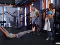 カップル, ジム, レズビアン, なめる, パンティ, オマンコ