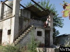 Vingeren, Vriendin, Zoenen, Natuurlijke tieten, Buiten, Klein, Dikke tepels, Tieten likken