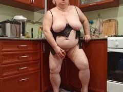 Dildo, Küche, Masturbation, Reif, Milf, Natürlichen titten, Stiefmutter, Vibrator