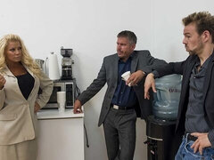 Cul, Gros cul, Grosse bite, Gros seins, Blonde, Sucer une bite, En levrette, Mère que j'aimerais baiser