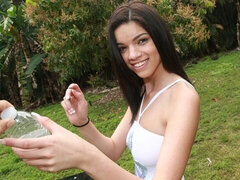 デカ尻, デカチン, デカパイ, フェラチオ, 茶髪の, アウトドア, 小柄, ティーン