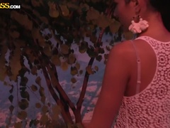 Cuarto de baño, Morena, Corridas faciales, Novia, Lamidas, Orgasmo, Al aire libre, Público