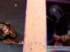 Cul, Blonde, Sucer une bite, En levrette, Robe, Branlette thaïlandaise, Public, Adolescente