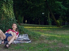 Amateur, Culo grande, Morena, Tetona, Al aire libre, Coleta, Solo, Tetas
