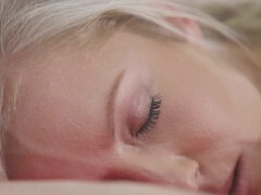 ブロンド, コンドーム, なめる, マッサージ, 淫乱熟女, オイル, オマンコ, オッパイの