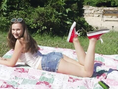 デカ尻, カワイイ, 指いじり, オナニー, アウトドア, 剃毛, 一人, オッパイの