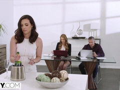 Beso negro, Culo grande, Tetas grandes, Morena, Lencería, Coño, Montar, Trio