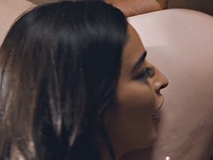 Sucer une bite, Brunette brune, Pénétrer avec le poing, Branlette thaïlandaise, Hard, Embrassement, Masturbation, Nénés