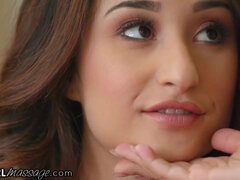 Grosse titten, Gesichtssitzen, Lesbisch, Massage, Nackt, Stiefmutter, Jungendliche (18+), Titten