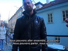 Hunt4k. bombasse blondie à gros seins préfère les messieurs avec