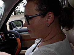 Amateur, Coche, Engañando, Cornudo, Gafas, Madres para coger, Montar, Chupando