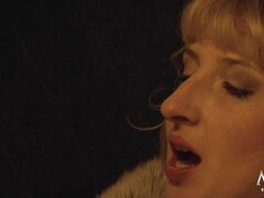 Bruinharig, Seksspeelgoed, Gezichtzitten