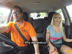 Leie, Blasen, Auto, Hundestellung, Aufs gesicht abspritzen, Handjob, Im freien, Pov