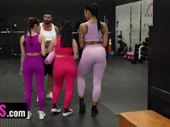 Belleza, Morena, Cuadrupleta, Grupo, Grupo, Gimnasio, Orgía, Tetas