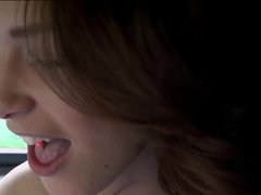 Cul, Voiture, Tir de sperme, Hard, Argent, Seins naturels, Petite femme, Chatte