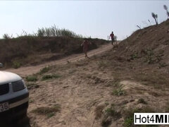 Amateur, Brunette brune, Plantureuse, Hard, Hd, Maman, De plein air, Public