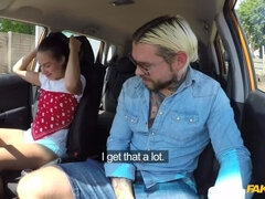 Amateur, Sucer une bite, Voiture, En levrette, Branlette thaïlandaise, De plein air, Pov, Chatte