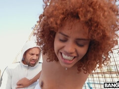 Enthousiasteling, Anaal, Kont, Natuurlijke tieten, Buiten, Roodharige vrouw, Tieten likken