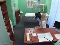 Amateur, Médecin, Branlette thaïlandaise, Léchez, Infirmière, Bureau, Chatte, Uniforme