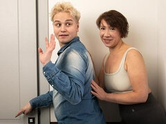 Grote kont, Grote lul, Grote mammen, Pijpbeurt, Lul, Hondjeshouding, Rijpe lesbienne, Kort haar