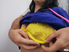 Schlafzimmer, Grosse titten, Freundin, Massage, Hintern versohlen, Titten, Uniform, Nass