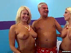 Grosser arsch, Blasen, Spermaladung, Gruppe, Handjob, Orgie