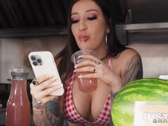 Inked babe Anna Chambers hot porn clip