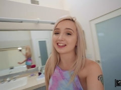 Leie, Arsch, Aus dem arsch in den mund, Bad, Blondine, Blasen, Kurzes haar, Titten