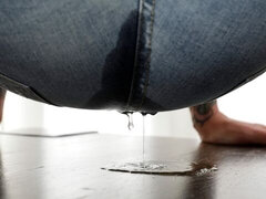 Amateur, Gros cul, Doigter, Masturbation, Pisser, Solo, Dénudage, Tatouage