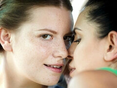 デカ尻, デカパイ, レズビアン, なめる, オナニー, アウトドア, オマンコ, ストリッピング