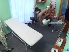 Blasen, Arzt, Hundestellung, Fingern, Büro, Muschi, Uniform, Spanner