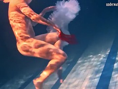Nana, Gros cul, Fétiche, Petite amie, Piscine, Solo, Nénés, Sous marin