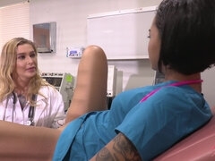 Kleio Valentien Fucks Her Gorgeous Nurse Honey Gold In The Gyno Exam Room - Kleio Valentien hospital lesbian fetish