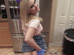 Blond, Pijpbeurt, Hondjeshouding, Hd, Huisvrouw, Keuken, Tiener, Tieten likken