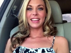 18, デカ尻, デカパイ, ブロンド, 車, ディルド, 指いじり, ティーン